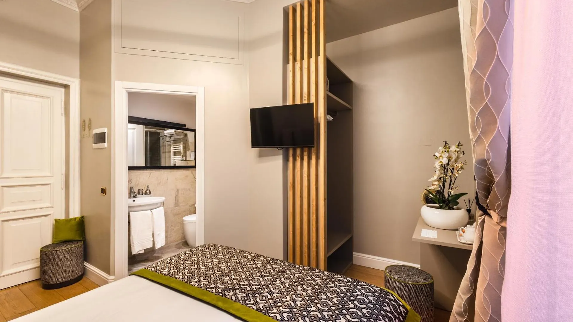 Hotel Mybedcavour Roma Italia