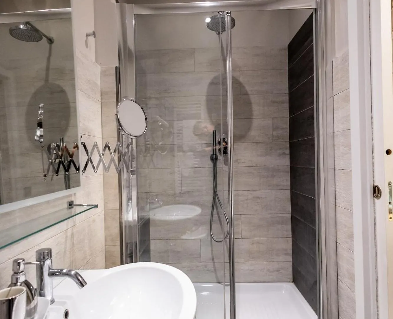 Hotel Mybedcavour Roma Italia